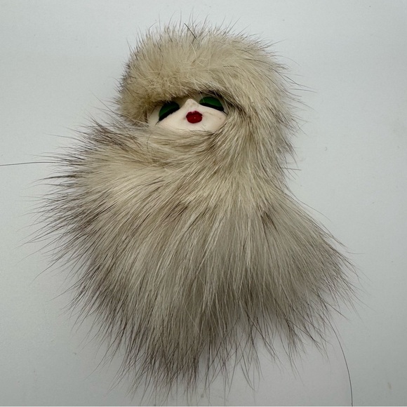 Vintage Art Deco Style Portrait Painted PorcelainLady Face Mink Fur Brooch Pin - Picture 1 of 10